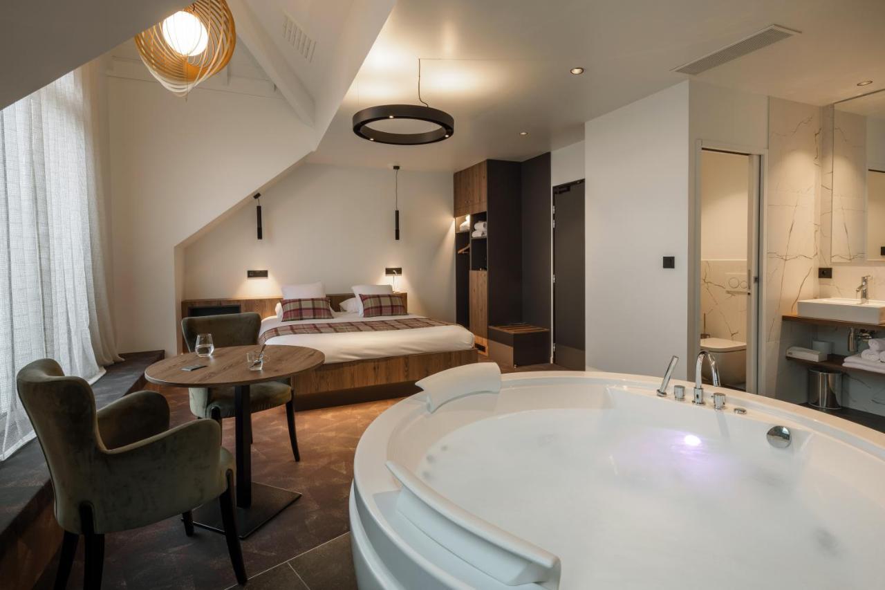 Logis Hotel Parenthese, Restaurant & Spa Chille Exteriör bild