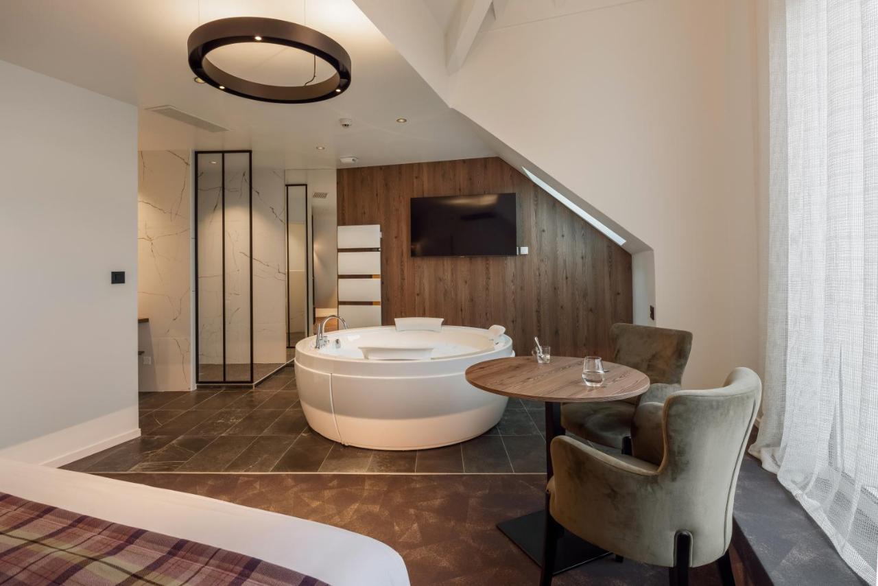 Logis Hotel Parenthese, Restaurant & Spa Chille Exteriör bild