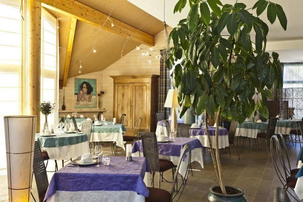 Logis Hotel Parenthese, Restaurant & Spa Chille Exteriör bild
