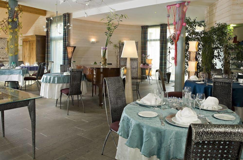 Logis Hotel Parenthese, Restaurant & Spa Chille Exteriör bild